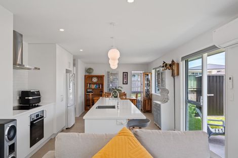 Photo of property in 7 Te Rehutai Rise, Welcome Bay, 3112