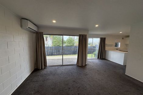 Photo of property in 3/109a Te Atatu Road, Te Atatu South, Auckland, 0610