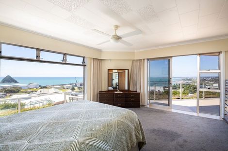 Photo of property in 19 Port View Crescent, Moturoa, New Plymouth, 4310