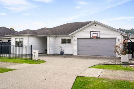 Photo of property in 4 Lewis Younie Road, Kumeu, 0810