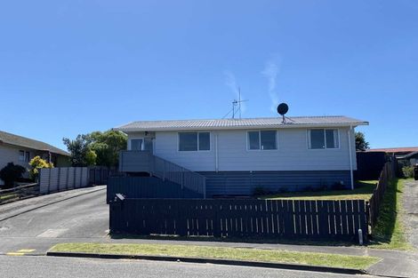 Photo of property in 12 Karyn Street, Castlecliff, Whanganui, 4501