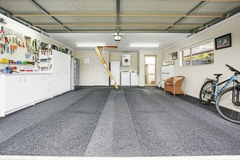 Photo of property in 11 Murray Becroft Avenue, Henderson Valley, Auckland, 0612