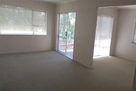 Photo of property in 2 Birchlea Rise, Goodwood Heights, Auckland, 2105
