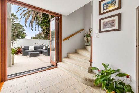 Photo of property in 1/22 Tiri Road, Milford, Auckland, 0620