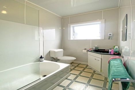 Photo of property in 49 Pembroke Road, Northland, Wellington, 6012