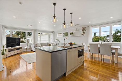 Photo of property in 15 Waione Avenue, Te Atatu Peninsula, Auckland, 0610