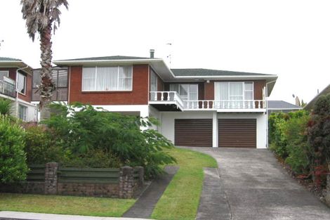 Photo of property in 40 Manhattan Heights, Glendene, Auckland, 0602