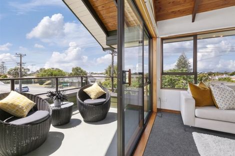 Photo of property in 2/20a Old Lake Road, Narrow Neck, Auckland, 0624