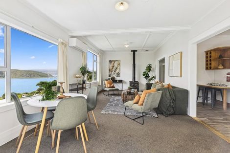 Photo of property in 24 Hungerford Road, Lyall Bay, Wellington, 6022