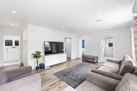 Photo of property in 2/176 Henderson Valley Road, Henderson, Auckland, 0612