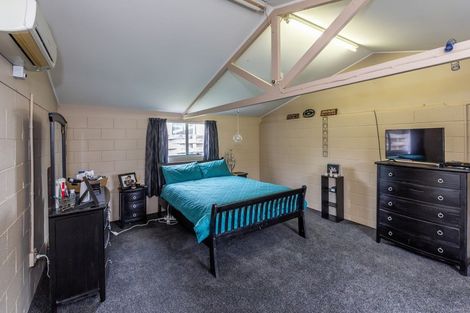 Photo of property in 220 Grimseys Road, Redwood, Christchurch, 8051