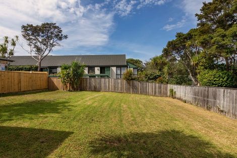 Photo of property in 32 Taupo Street, Green Bay, Auckland, 0604