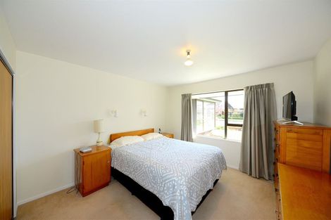 Photo of property in 92 Apsley Drive, Avonhead, Christchurch, 8042