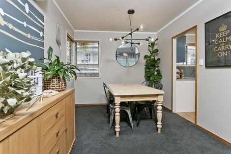 Photo of property in 20 Pavola Grove, Glenfield, Auckland, 0629