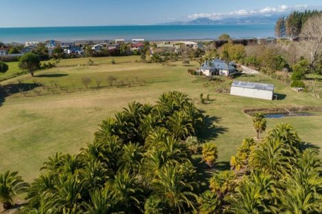 Photo of property in 32 Broadsea Avenue, Ruby Bay, Mapua, 7005