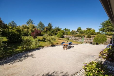 Photo of property in 14 Milward Place, Kelvin Heights, Queenstown, 9300