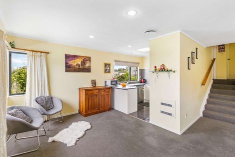 Photo of property in 3/20 Glen Vista Place, Bayview, Auckland, 0629