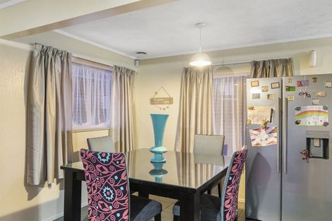 Photo of property in 9 Gosford Drive, Botany Downs, Auckland, 2010