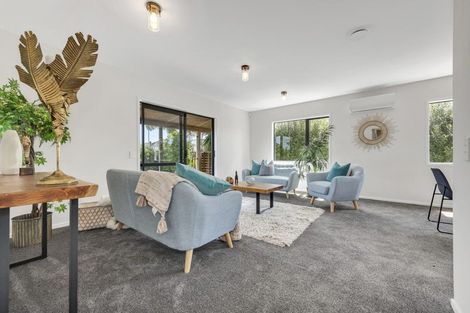 Photo of property in 10 Umu Place, Mangere, Auckland, 2022