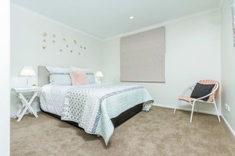 Photo of property in 15b Headland Drive, Long Bay, Auckland, 0630