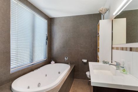 Photo of property in 122 Waireka Place, Whangamata, 3620