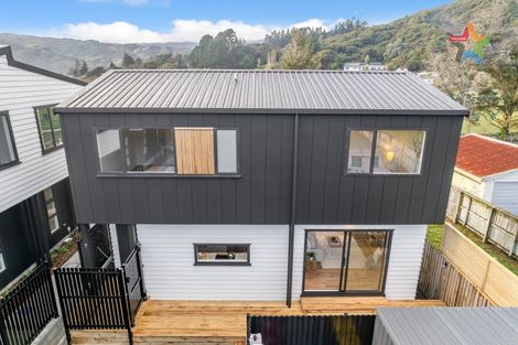 Photo of property in 7/11 Lees Grove, Wainuiomata, Lower Hutt, 5014