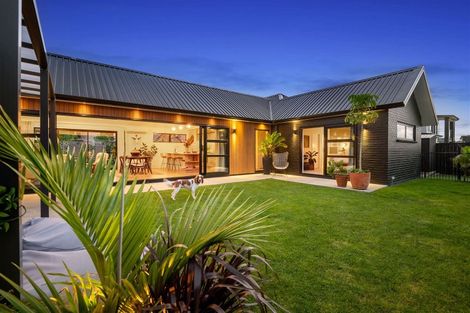 Photo of property in 2 Len Ireland Drive, Kumeu, 0810