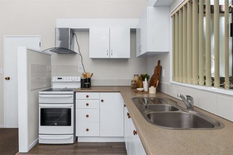 Photo of property in 84 Milton Road, Bluff Hill, Napier, 4110