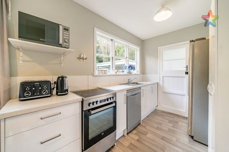 Photo of property in 15 Kennedy Grove, Stokes Valley, Lower Hutt, 5019