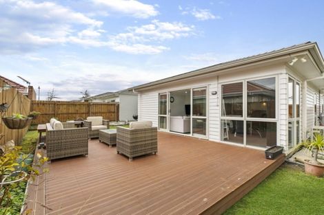 Photo of property in 92 Popokatea Drive, Takanini, 2112