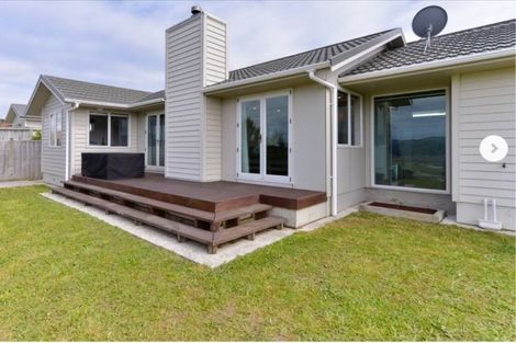 Photo of property in 31 Mcewen Crescent, Riverstone Terraces, Upper Hutt, 5018