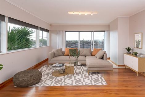 Photo of property in 68 Bradbury Road, Botany Downs, Auckland, 2010