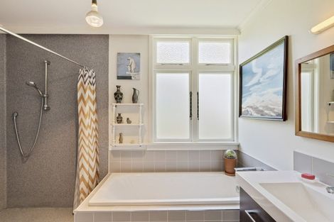 Photo of property in 5 Harris Street, Waitara, 4320