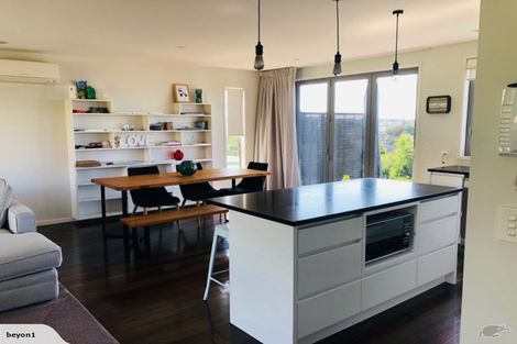 Photo of property in 560 Beach Road, Rothesay Bay, Auckland, 0630