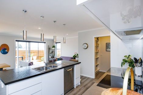 Photo of property in 120 Johnstone Drive, Fitzherbert, Palmerston North, 4410