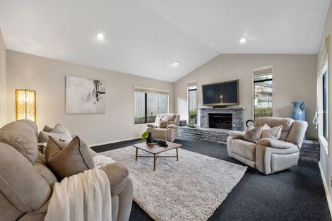 Photo of property in 27 Lansell Drive, East Tamaki Heights, Auckland, 2016