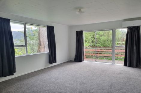 Photo of property in 58b Raroa Terrace, Tawa, Wellington, 5028