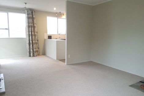 Photo of property in 1/22 Athena Drive, Totara Vale, Auckland, 0629