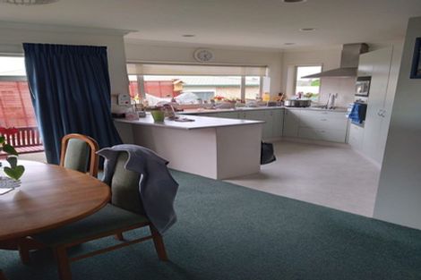 Photo of property in 19 Chesterfield Way, Orewa, 0931