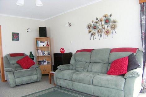 Photo of property in 55 Queenwood Road, Levin, 5510