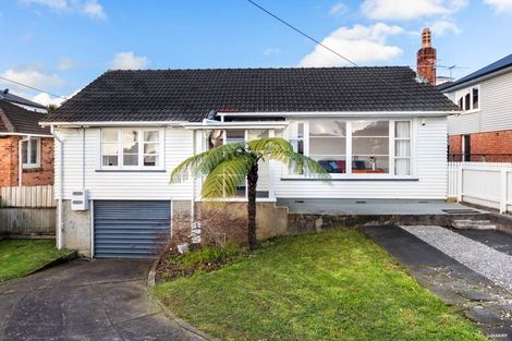 Photo of property in 68 Staveley Avenue, Mount Roskill, Auckland, 1041
