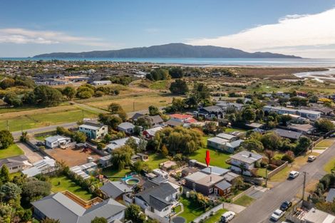 Photo of property in 16 Ruru Road, Otaihanga, Paraparaumu, 5036