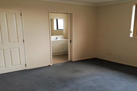 Photo of property in 20 Kathleen Reece Place, Waiuku, 2123