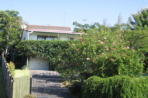 Photo of property in 25 Squirrel Lane, Browns Bay, Auckland, 0630