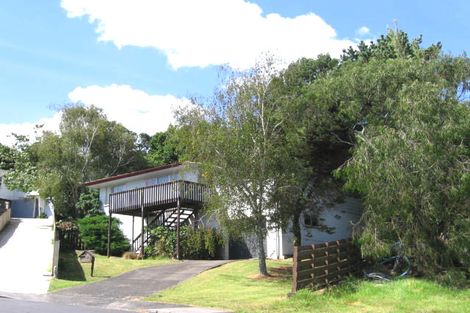 Photo of property in 9 Kama Place, Sunnynook, Auckland, 0620