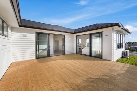 Photo of property in 2 Frazen Avenue, Papakura, 2110