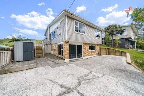 Photo of property in 11 Manor Drive, Stokes Valley, Lower Hutt, 5019