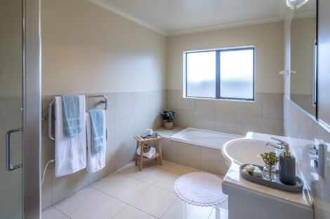 Photo of property in 12 Datum Way, Paraparaumu, 5032