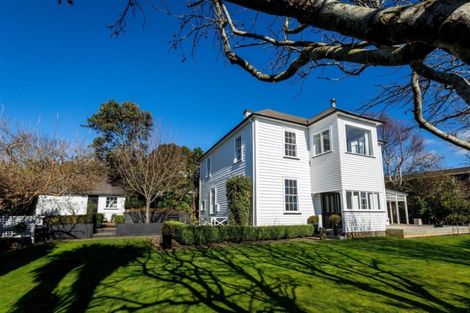 Photo of property in 100 Belt Road, New Plymouth, 4310