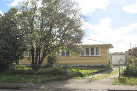 Photo of property in 6 Sutton Crescent, Papakura, 2110